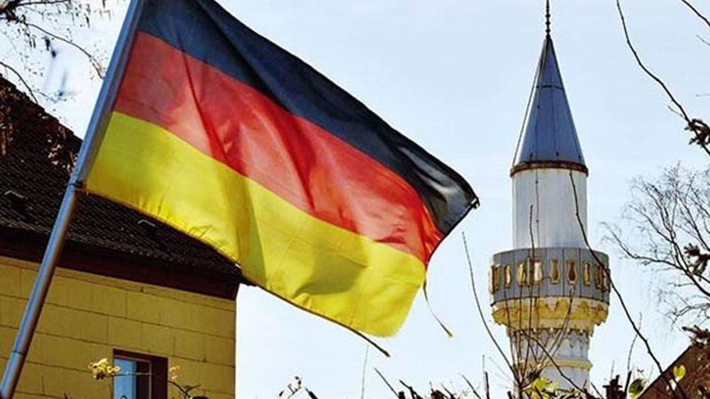 Almanya'da camiye çirkin saldırı