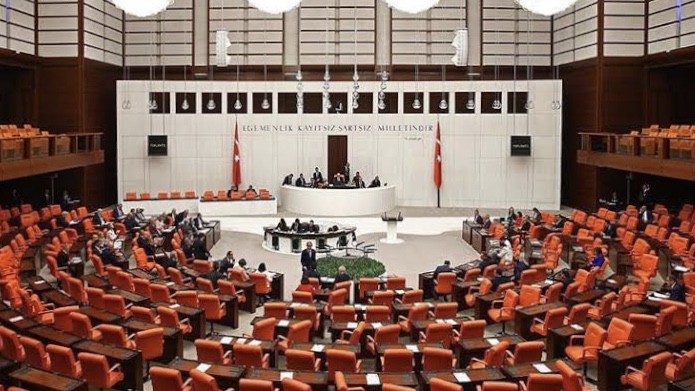 Sosyal medya yasası kabul edildi