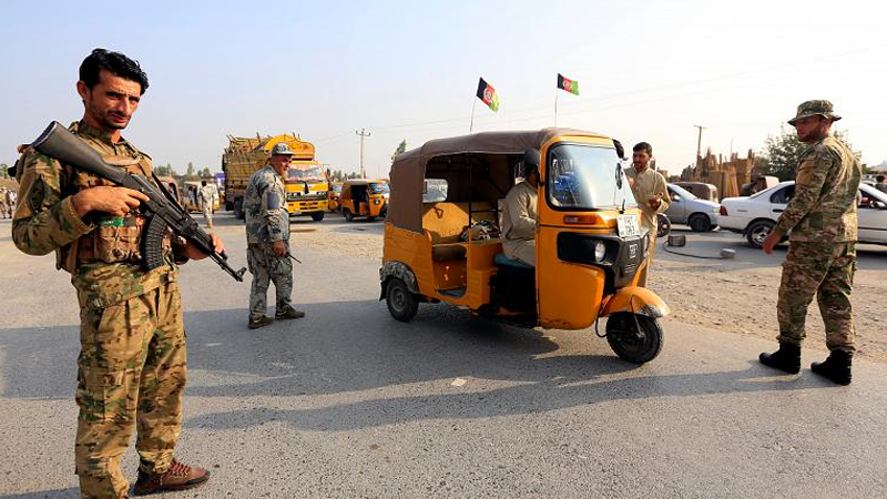 Afganistan'da ateşkesin başlamasına saatler kala bomba yüklü araç patlatıldı: 17 ölü, 21 yaralı