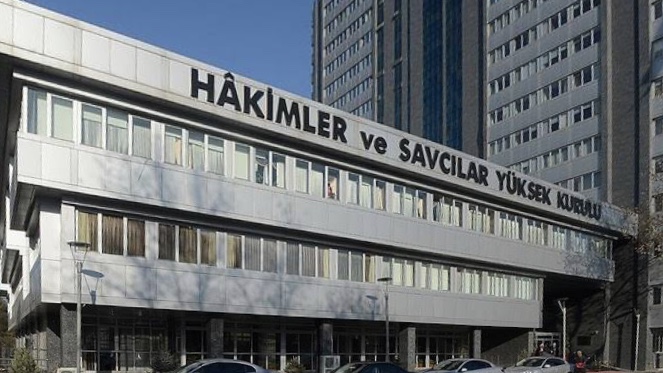 HSK, 26 hâkim ve savcıyı görevden uzaklaştırdı