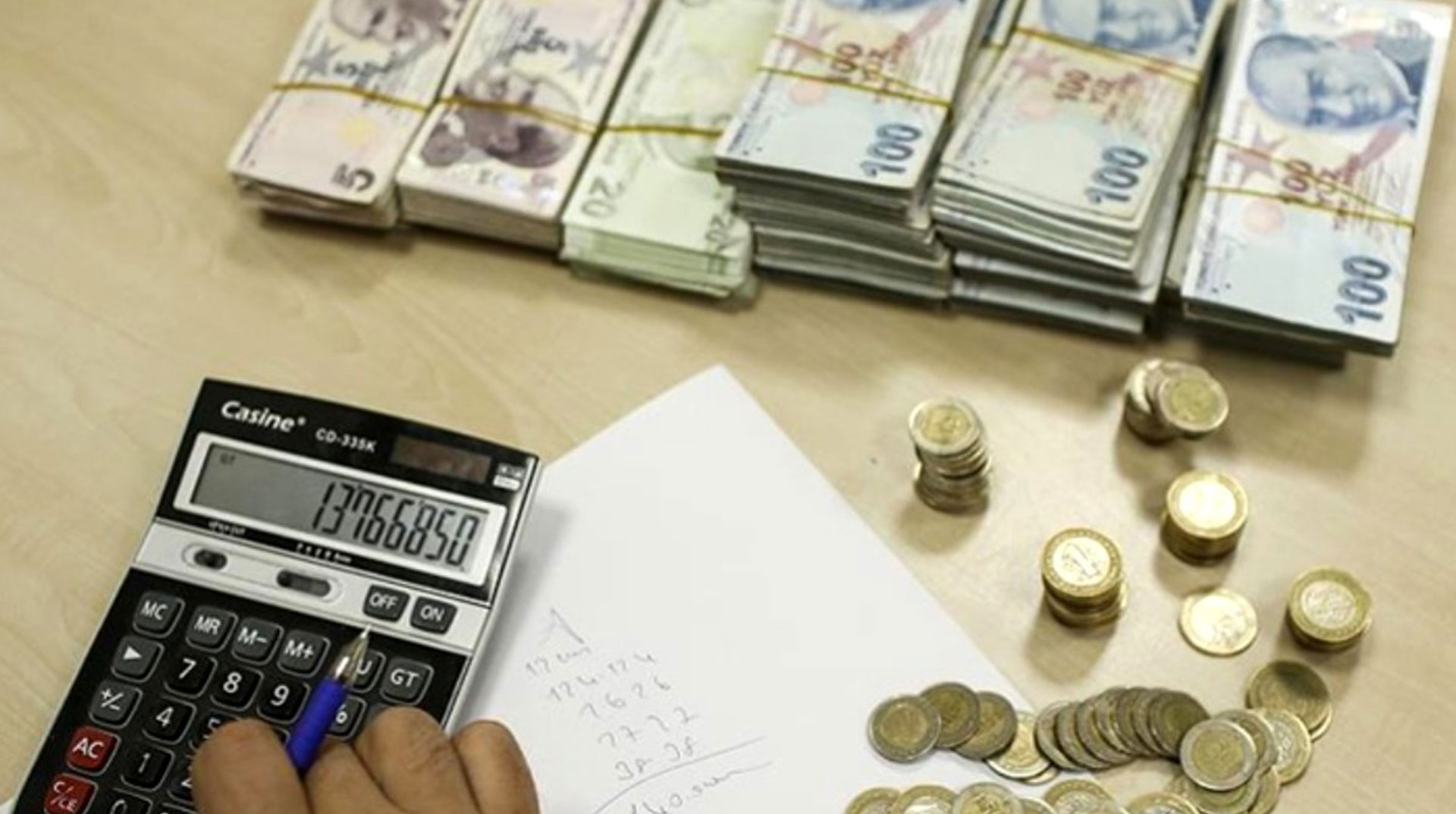 Hazine, toplam 2 milyar 345,7 milyon lira borçlandı