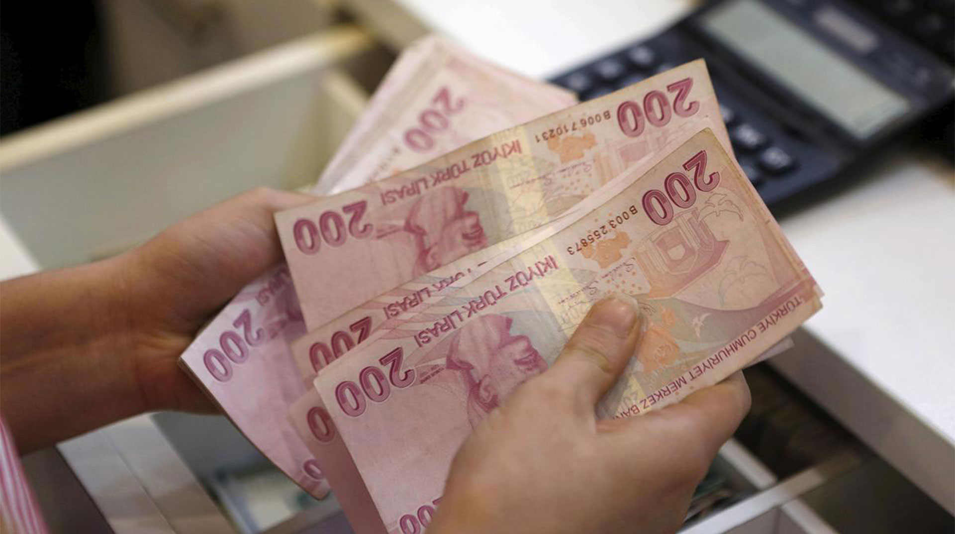 Hazine 7,7 Milyar Lira Borçlandı