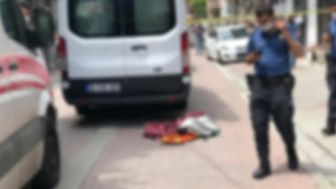 Küçük Çocuk, Park Eden Minibüsün Altında Kaldı!