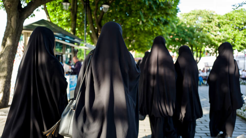 O Ülkeden Emsal Karar: Peçe, Maske Hükmünde Kabul Edilecek
