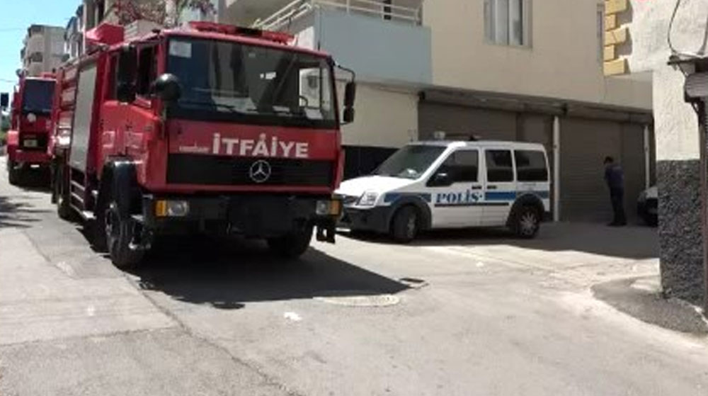 Ailesini Evde Rehin Aldı