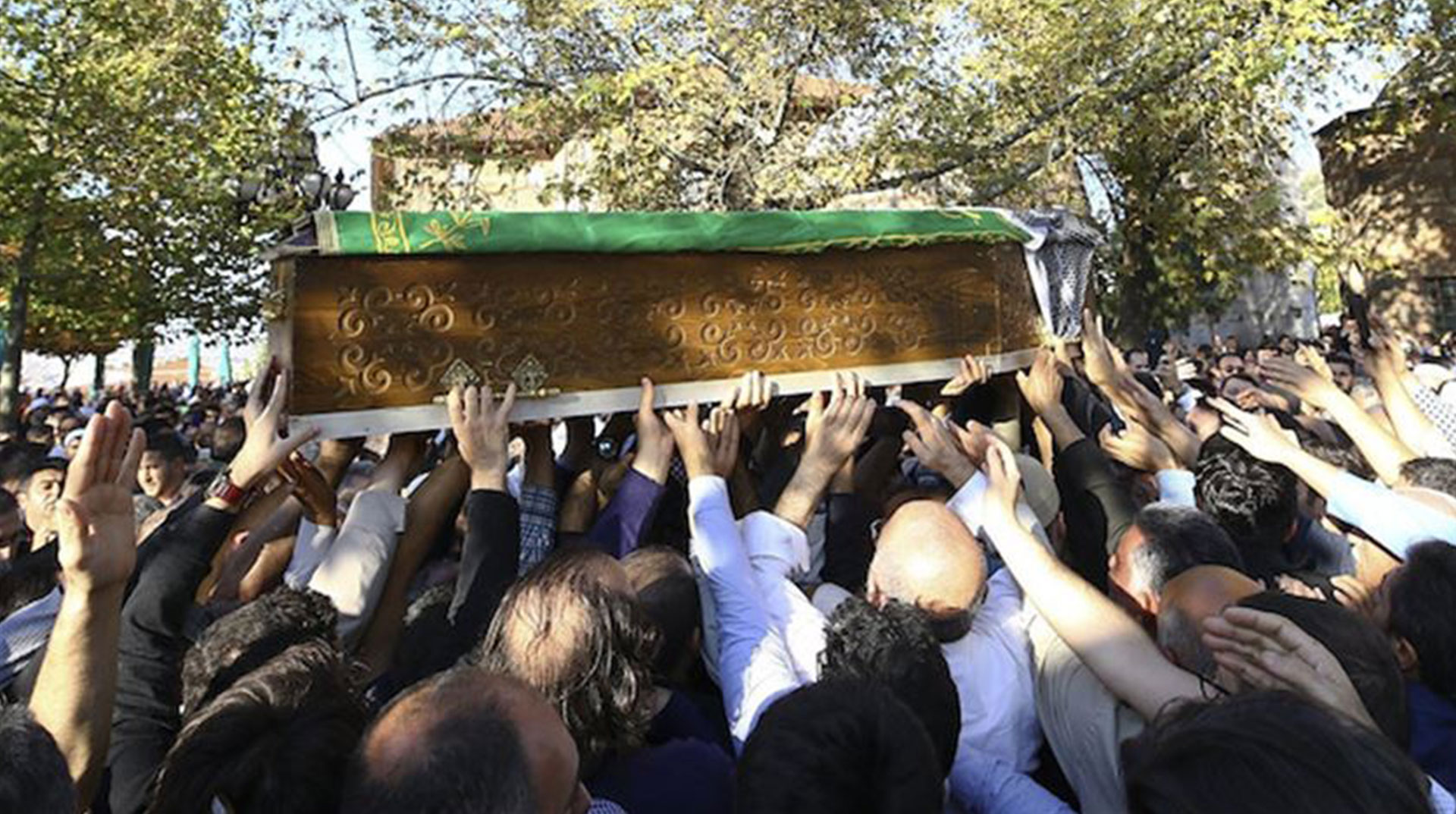 Yazar Nuri Pakdil Defnedildi