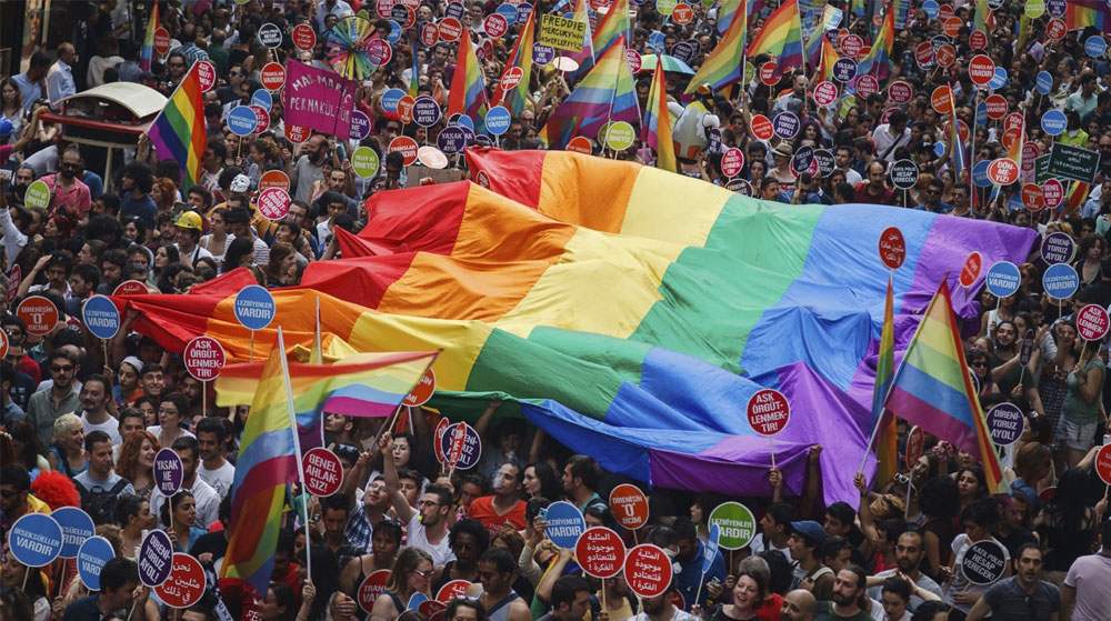Dr. Murat Gülnar Yazdı | LGBT ÜZERİNDEN TOPLUMSAL ÇÖKÜŞE DOĞRU