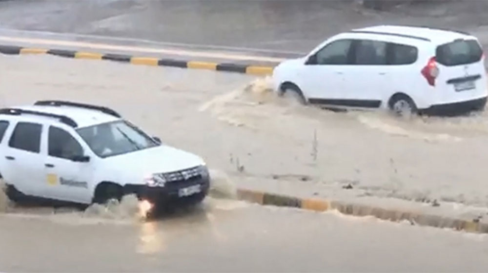 Bartın'da Sağanak! Araçlar Mahsur Kaldı