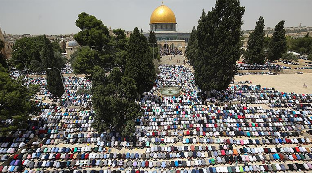 Mescid-i Aksa'da 40 bin kişi cuma namazı kıldı