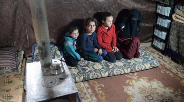 Suriye'deki saldırılardan kaçan ailenin 7 aylık bebeği donarak öldü
