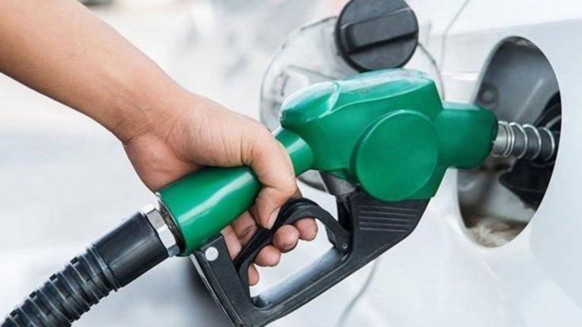 Benzine 6, motorine 17 kuruş zam