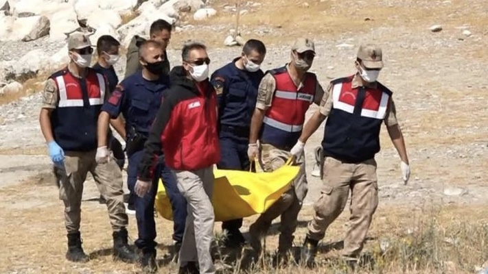 Van Gölü'ndeki tekne faciasında ölü sayısı 19'a yükseldi