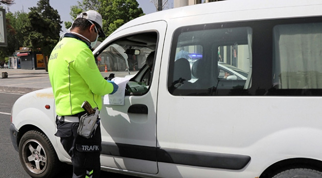 İzmir'de sokağa çıkma kısıtlamasına uymayan 23 kişiye ceza