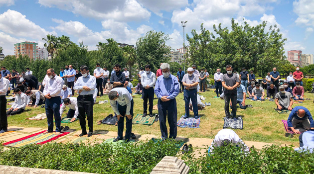 10 haftanın ardından ülkenin dört bir tarafında Cuma namazı eda edildi