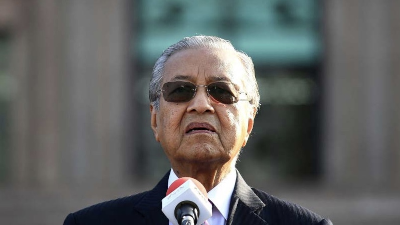 Malezya Başbakanı Mahathir istifa etti