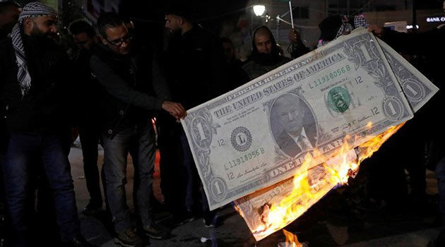 Trump'ın açıklaması sonrası Filistinliler sokağa döküldü