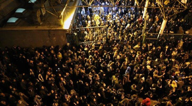 Tahran’da uçağın düşürülmesi protesto edildi