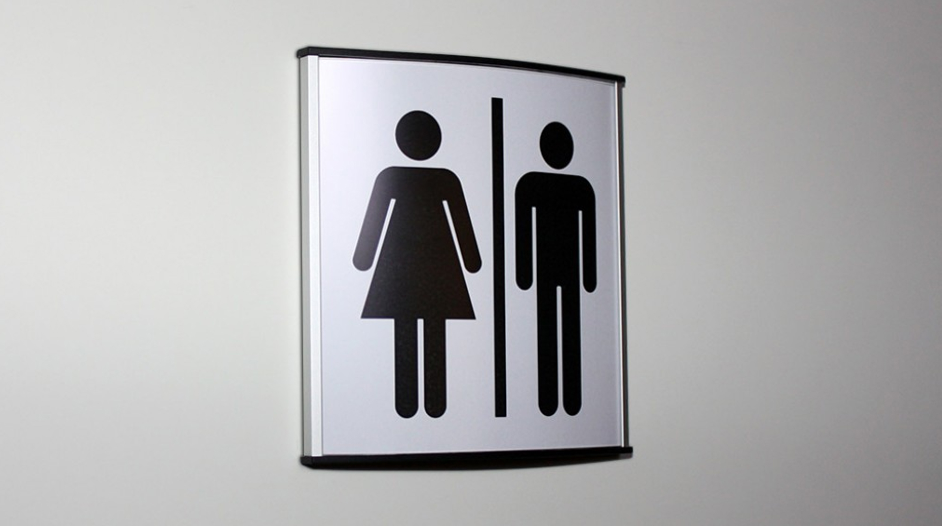 İngiltere'de kadın erkek karışık tuvaletlere isyan hükumete geri adım ...