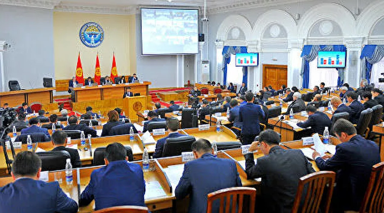 Kırgızistan'da hükümetin istifası kabul edildi