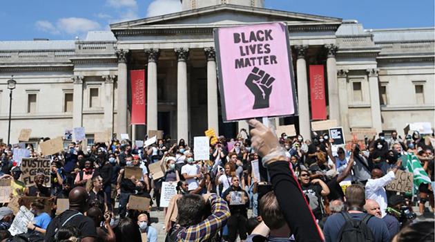 Londra’da binlerce kişi George Floyd için sokağa döküldü