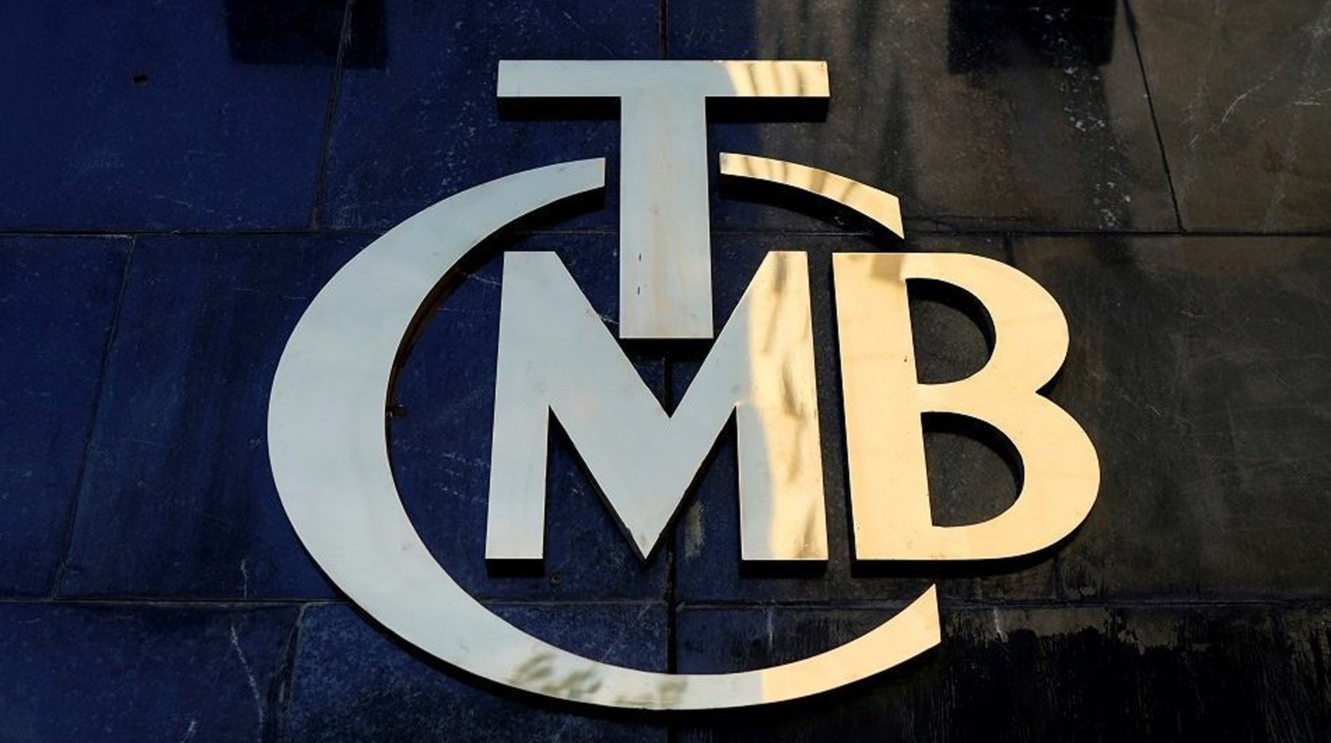 Merkez Bankası anketi: Yıl sonu TÜFE 15.01'e, dolar 6.14'e geriledi