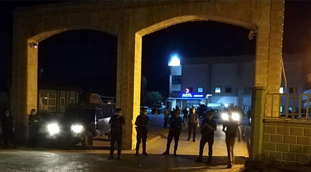 Şırnak'ta işçileri taşıyan pikabın geçişi sırasında patlama