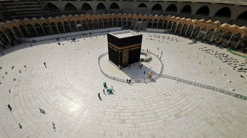 Kabe koronavirüs yüzünden tavafa kapatıldı...