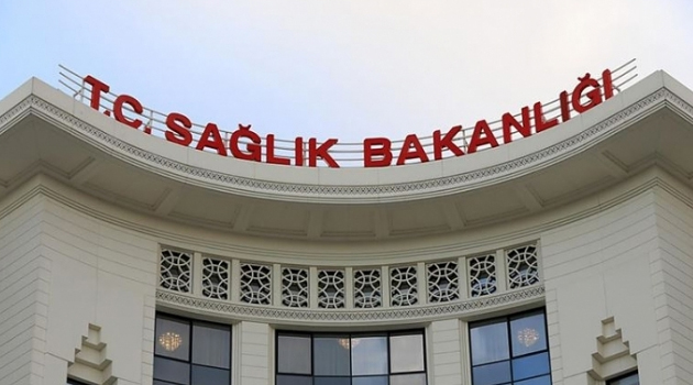 Türkiye'de Kovid-19'la mücadelede günlük vaka sayısı 1000'in altına geriledi
