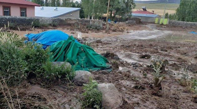 Ağrı'da sele kapılan çocuk hayatını kaybetti