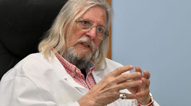 Sıtma ilacıyla coronayı yenen doktora tehdit yağıyor