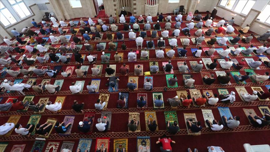 Gazze'de İki Ay Aradan Sonra Cuma Namazı Kılındı
