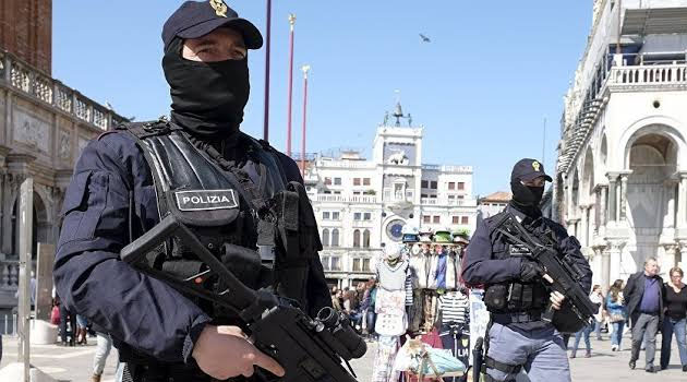 İtalya'da camiye saldırı planlayan 12 kişi gözaltına alındı