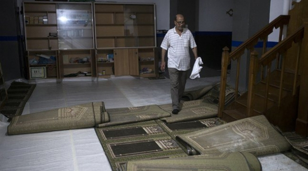 Yunanistan'da Müslümanlara ait Endülüs mescidi kapatıldı