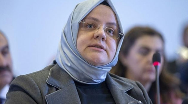 Bakan Selçuk duyurdu: Çalışan annelere 300 euro destek
