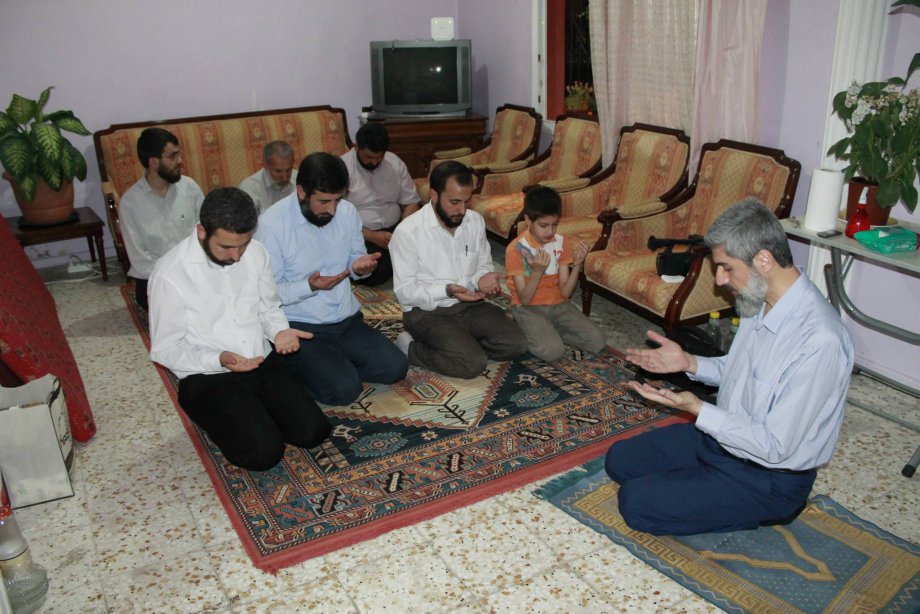 Hocaefendi Suriyeli Kardeş Aileye İftar Konuğu Oldu