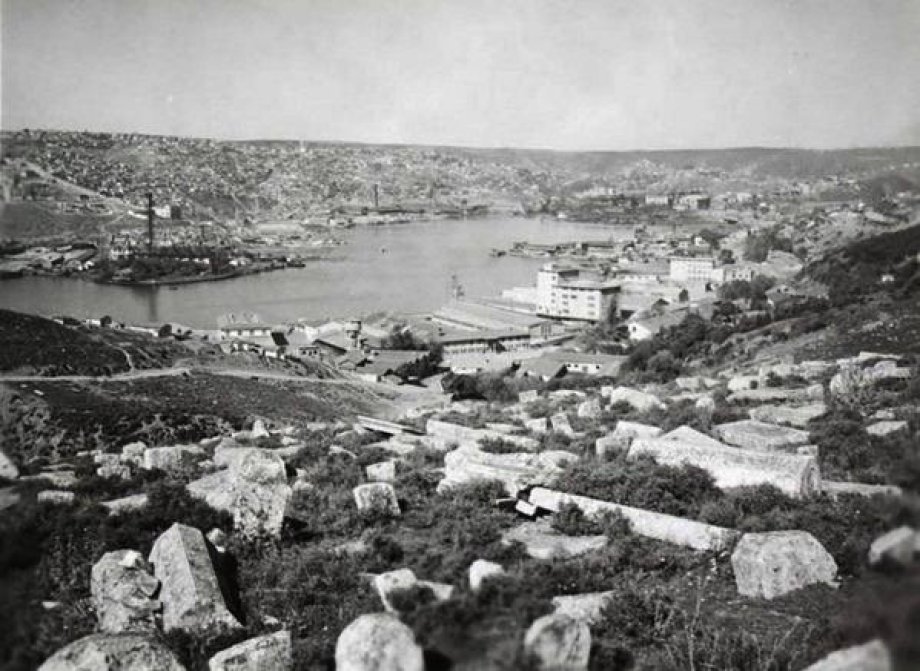İstanbul'a ait tarihi fotoğrafları tefekkür etmeniz için takdirinize sunuyoruz.