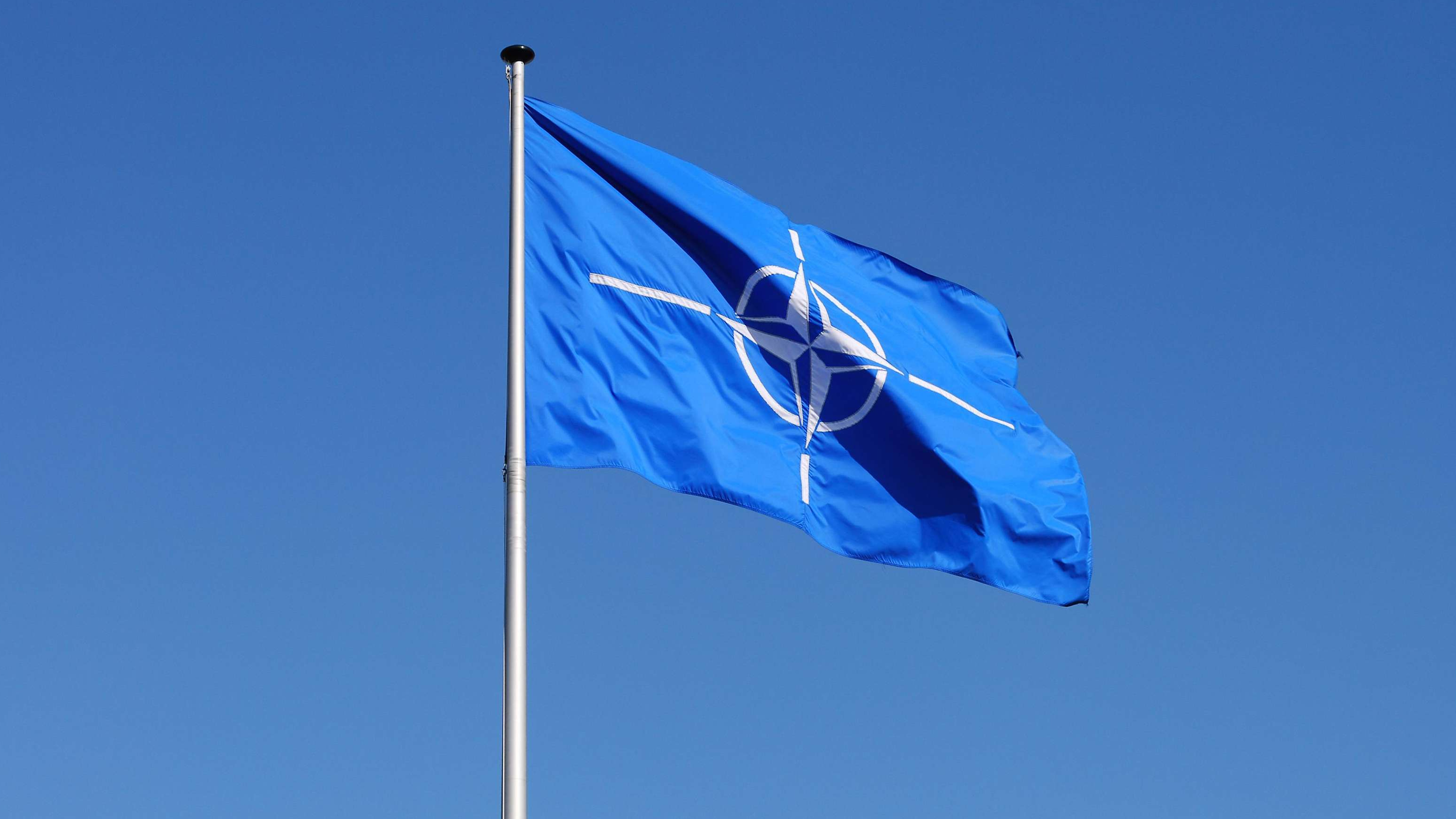 Членство молдавии в нато. Флаг НАТО 1949. NATO флаг. NATO (North Atlantic Treaty Organization) - Североатлантический военный Альянс (НАТО).. Флаг НАТО И России.