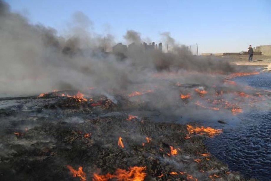 Irak'ın petrolü 4 aydır yanıyor
