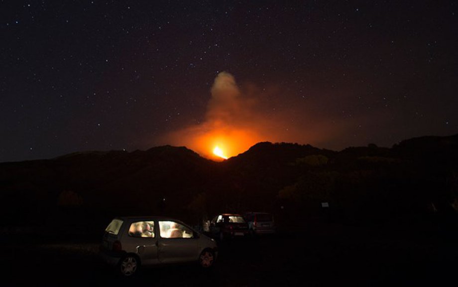 Sessizliğini bozan Etna'dan eşsiz görüntüler