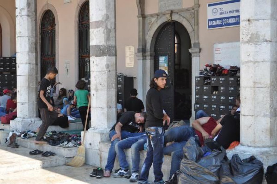 İzmir'de sayıları artan Suriyeliler'in dramı yürek burktu