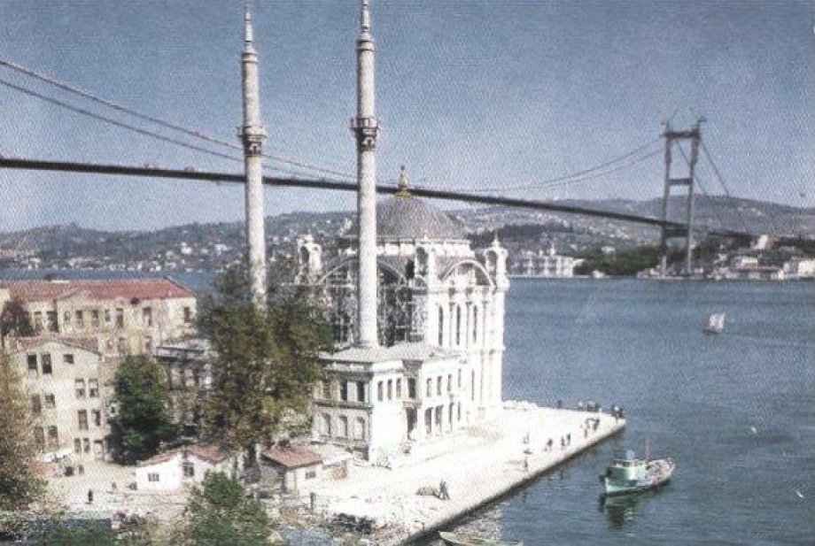 İstanbul'a ait tarihi fotoğrafları tefekkür etmeniz için takdirinize sunuyoruz.