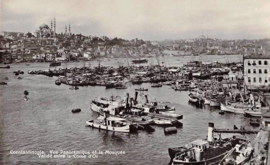 İstanbul'a ait tarihi fotoğrafları tefekkür etmeniz için takdirinize sunuyoruz.