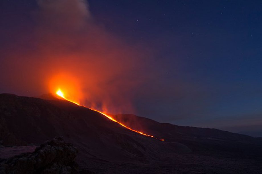 Sessizliğini bozan Etna'dan eşsiz görüntüler