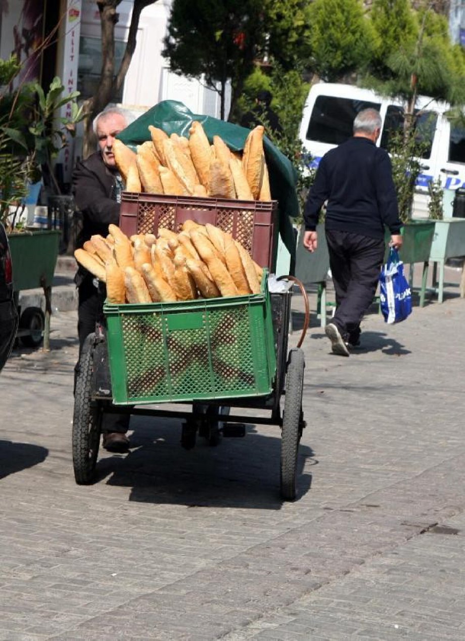 Hijyen Şartlarından Uzak Ekmek Dağıtılıyor