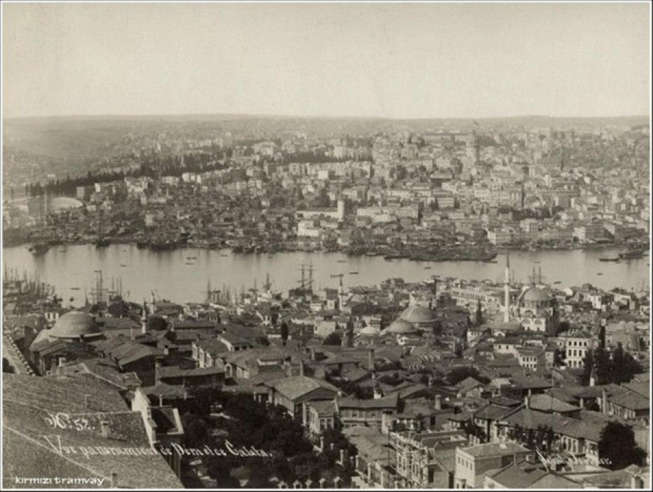 İstanbul'a ait tarihi fotoğrafları tefekkür etmeniz için takdirinize sunuyoruz.