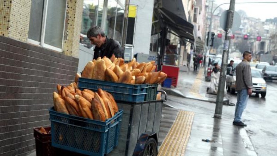 Hijyen Şartlarından Uzak Ekmek Dağıtılıyor