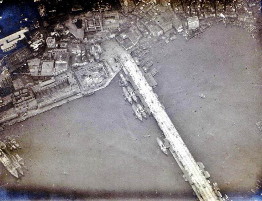 İstanbul'a ait tarihi fotoğrafları tefekkür etmeniz için takdirinize sunuyoruz.