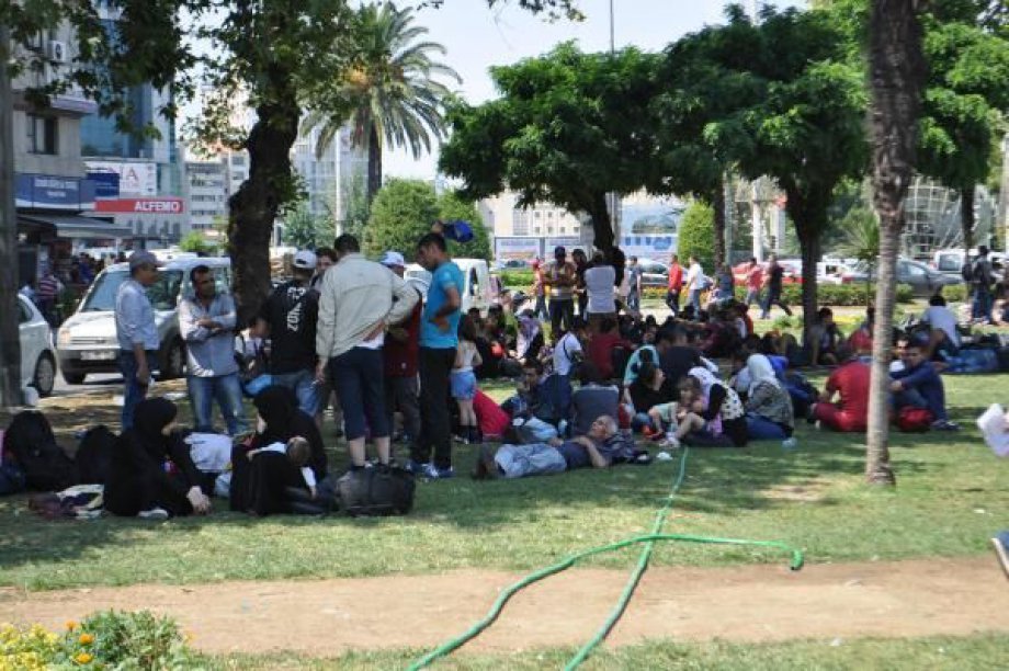 İzmir'de sayıları artan Suriyeliler'in dramı yürek burktu