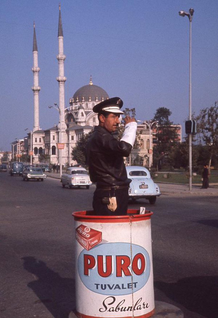 İstanbul'a ait tarihi fotoğrafları tefekkür etmeniz için takdirinize sunuyoruz.