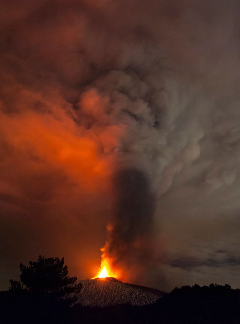 Sessizliğini bozan Etna'dan eşsiz görüntüler